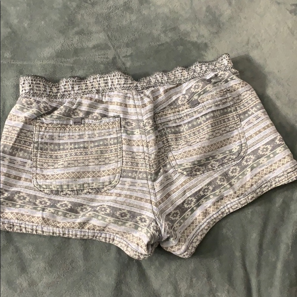 Rewind Pattern Shorts - Picture 2 of 3